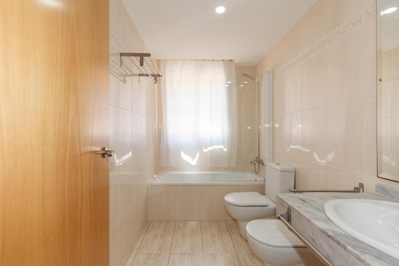 Uhc Arinsal Family Complex Apartment Salou Bagian luar foto