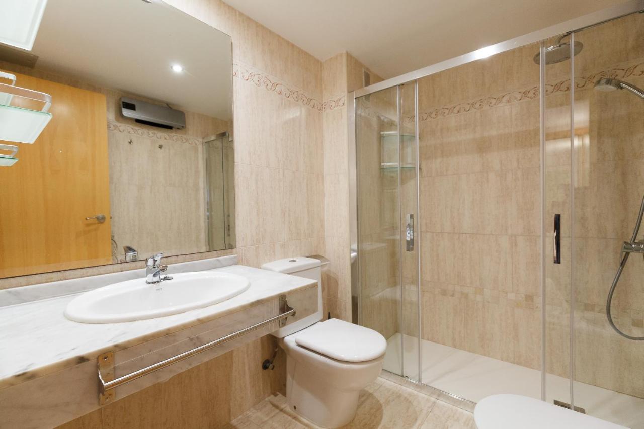 Uhc Arinsal Family Complex Apartment Salou Bagian luar foto